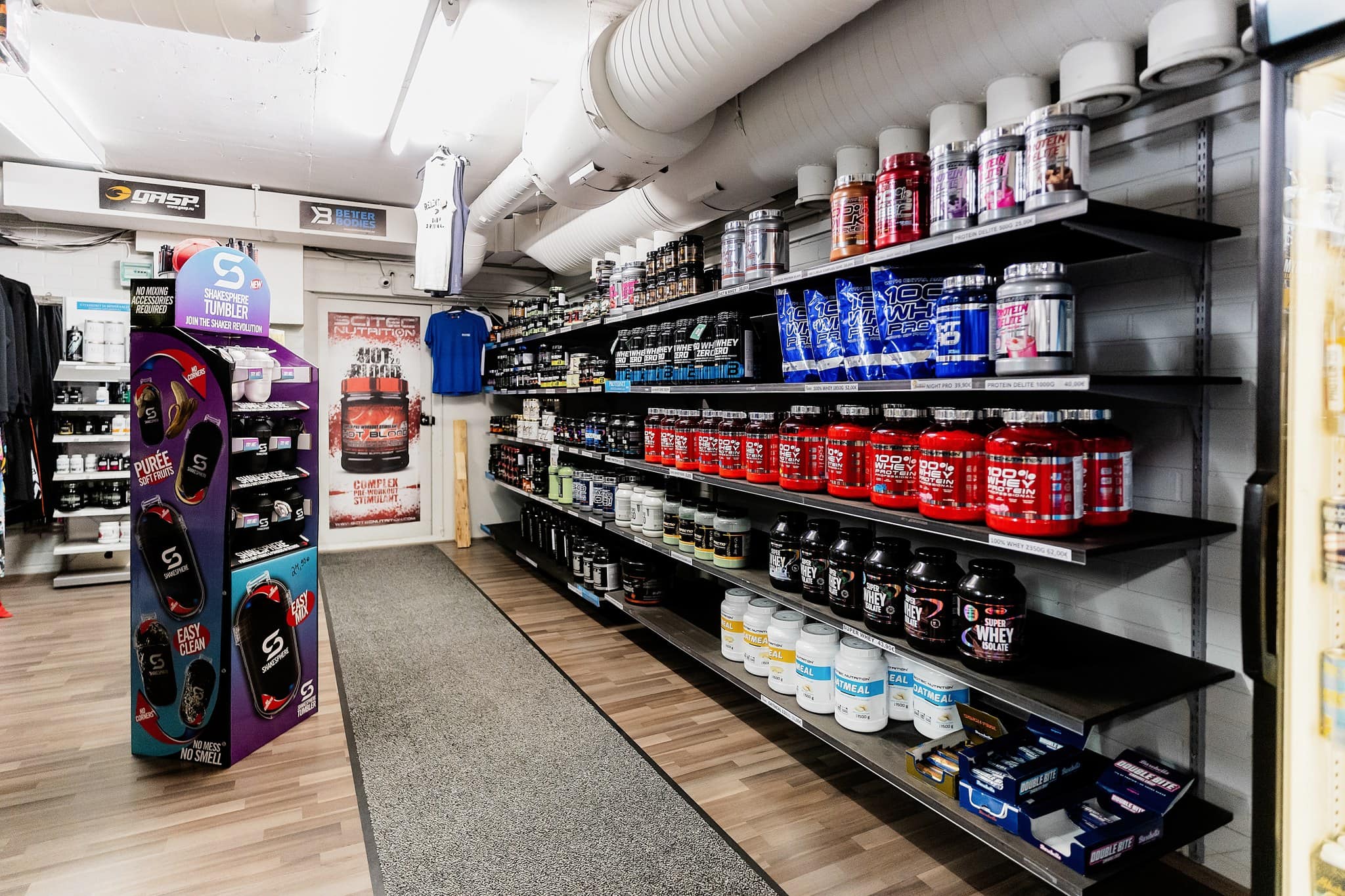 Proteiinijauheet ja treenituotteet FPC GYM Haminassa, hyvä valikoima urheiluravinteita ja lisäravinteita.